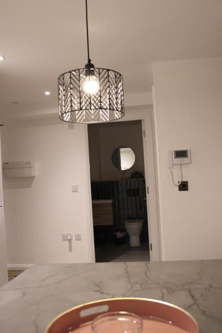 Amazing Luxury One Bedroom Apartment In The Heart Of Preston プレストン エクステリア 写真